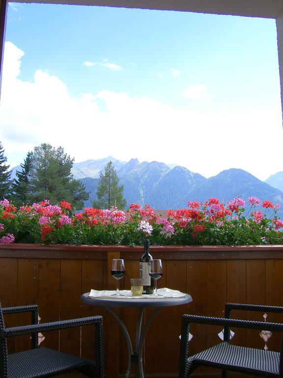 Hotel Garni Jägerheim Serfaus Zimmer foto